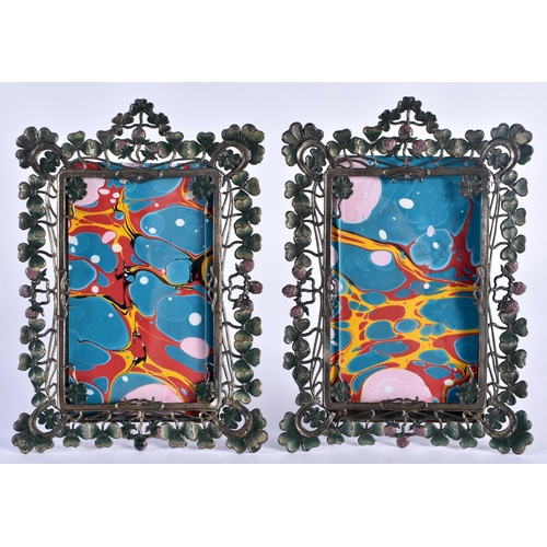 533 - AN ANTIQUE FOLK ART PAINTED WOOD MANTEL CLOCK together with a pair of enamelled clover frames. Large... 