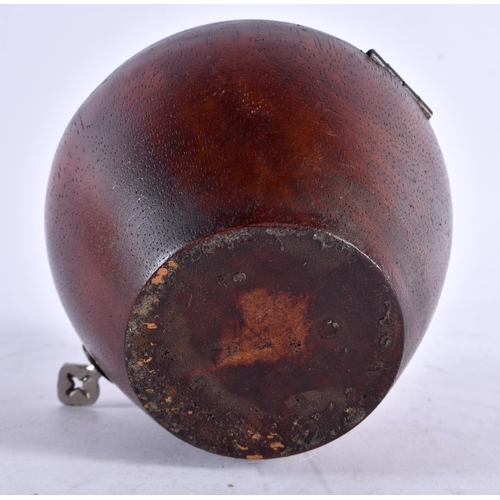 600 - A CARVED TREEN WOOD APPLE TEA CADDY. 12 cm x 10 cm.