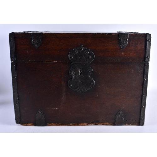 609 - A VERY RARE EARLY 18TH CENTURY CONTINENTAL TRAVELLING DECANTER BOX possibly Maritime related, unusua... 