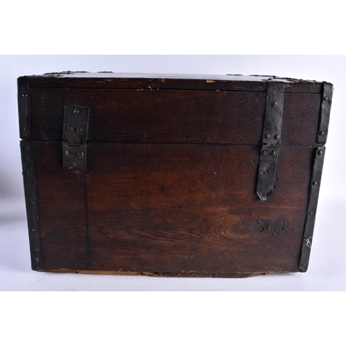 609 - A VERY RARE EARLY 18TH CENTURY CONTINENTAL TRAVELLING DECANTER BOX possibly Maritime related, unusua... 