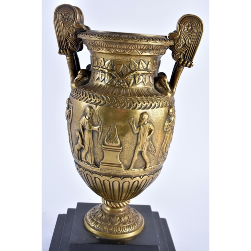 637 - A 19TH CENTURY EUROPEAN GRAND TOUR TWIN HANDLED BRONZE VASE upon a stepped marble base. 30 cm x 12 c... 