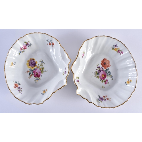 666 - A PAIR DANISH ROYAL COPENHAGEN PORCELAIN SHELL SHAPED DISH painted with flowers, together with a sim... 