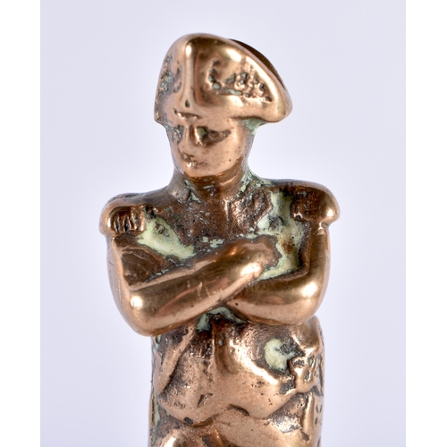 685 - A 19TH CENTURY EUROPEAN GRAND TOUR BRONZE FIGURE OF NELSON. 13 cm high.