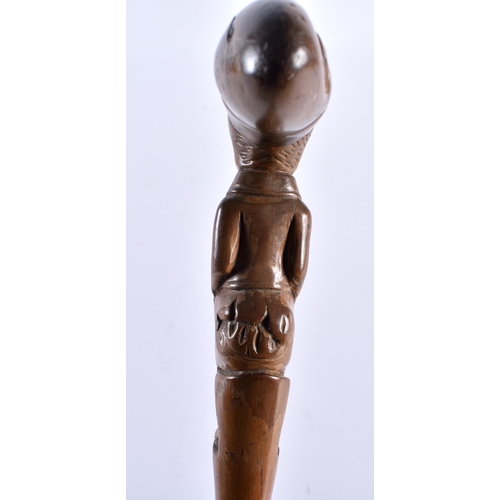 712 - AN ANTIQUE CONTINENTAL CARVED ELONGATED HEAD WOOD WALKING CANE. 88 cm long.