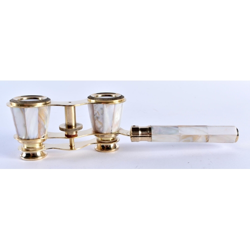 716 - A PAIR OF MOTHER OF PEARL OPERA GLASSES. 18 cm x 7 cm extended.