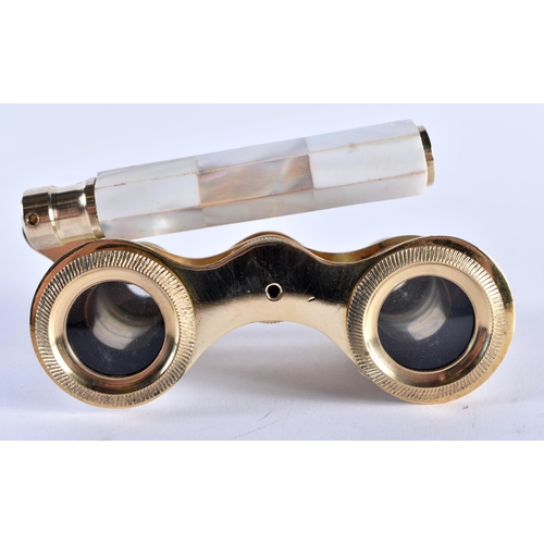 716 - A PAIR OF MOTHER OF PEARL OPERA GLASSES. 18 cm x 7 cm extended.