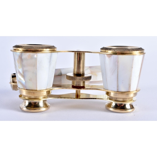 717 - A PAIR OF MOTHER OF PEARL OPERA GLASSES. 18 cm x 7 cm extended.