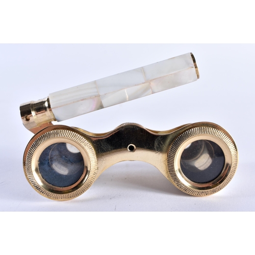 717 - A PAIR OF MOTHER OF PEARL OPERA GLASSES. 18 cm x 7 cm extended.