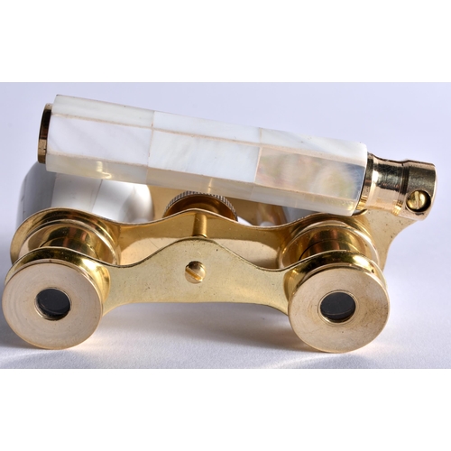 736 - A PAIR OF MOTHER OF PEARL OPERA GLASSES. 18 cm x 7 cm extended.