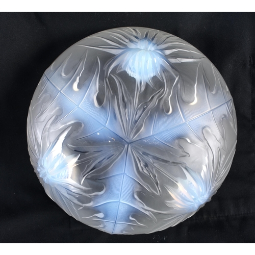 751 - AN ART DECO FRENCH OPALESCENT GLASS BOWL. 21 cm diameter.