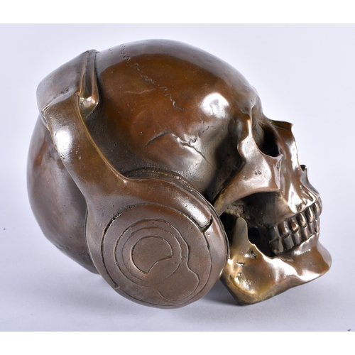 760 - A LARGE CONTINENTAL BRONZE DJ SKELETON. 18 cm x 15 cm.