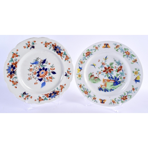 7 - THREE EARLY 19TH CENTURY CHAMBERLAINS WORCESTER PLATES painted with various Oriental landscapes. 25 ... 