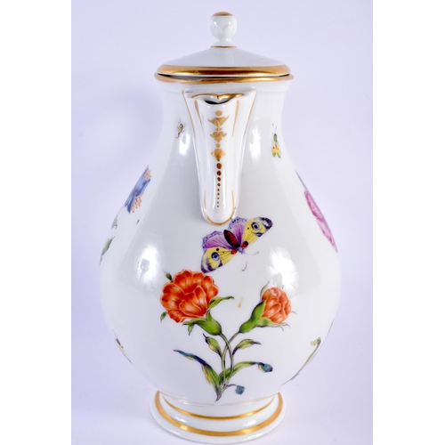 78 - AN 18TH CENTURY GERMAN HOSCHT PORCELAIN COFFEE POT AND COVER painted with floral sprays. 21 cm x 14 ... 