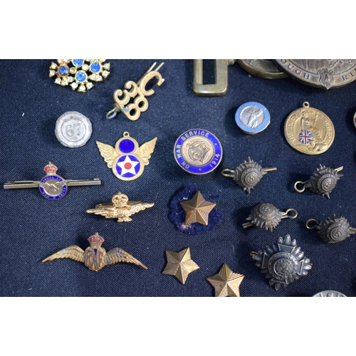 3086 - A US 7th Cavalry belt buckle together with another buckle together with a collection of badges and m... 