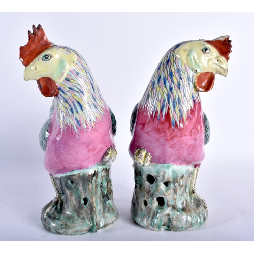 101 - A PAIR OF EARLY 19TH CENTURY CHINESE EXPORT FAMILLE ROSE PORCELAIN HENS Jiaqing/Daoguang, naturalist... 