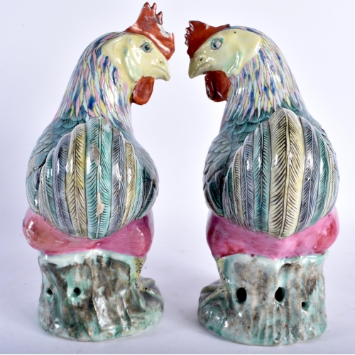 101 - A PAIR OF EARLY 19TH CENTURY CHINESE EXPORT FAMILLE ROSE PORCELAIN HENS Jiaqing/Daoguang, naturalist... 