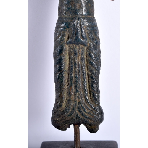 104 - A 14TH/15TH THAI BRONZE FIGURE OF A BUDDHA modelled upon a fitted wood base. 14 cm high.