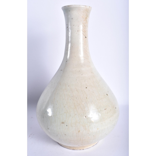 17 - A FINE KOREAN CHOSEON DYNASTY WHITE GLAZED PORCELAIN VASE of elegant plain form. 23 cm x 12 cm.