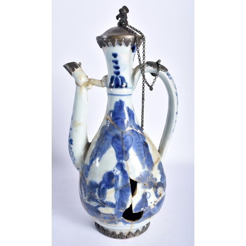 46 - AN EARLY 18TH CENTURY JAPANESE EDO PERIOD EWER AND COVER together with a Chinese Republican period p... 