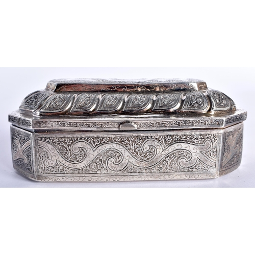 632 - A 19TH CENTURY MIDDLE EASTERN PERSIAN SILVER SNUFF BOX engraved all over with foliage and vines. 270... 