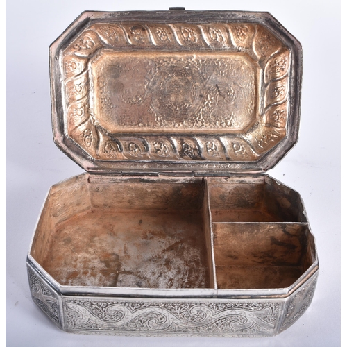 632 - A 19TH CENTURY MIDDLE EASTERN PERSIAN SILVER SNUFF BOX engraved all over with foliage and vines. 270... 