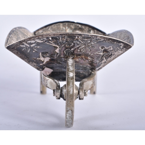 83 - AN UNUSUAL LATE 19TH CENTURY INDIAN BANGALORE SILVER NOVELTY WHEELBARROW decorated in relief with fi... 