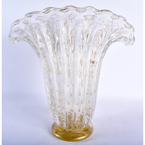 84 - A STYLISH LARGE 1930S ITALIAN VENETIAN MURANO GLASS VASE of flared form with ribbed body, internally... 