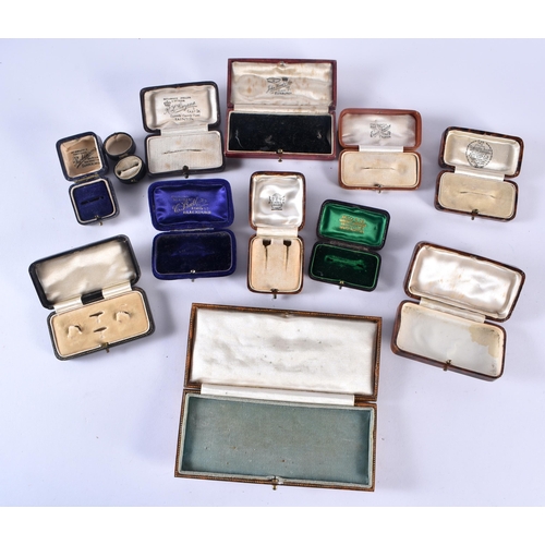 95 - Twelve assorted vintage and antique jewellery boxes (12)