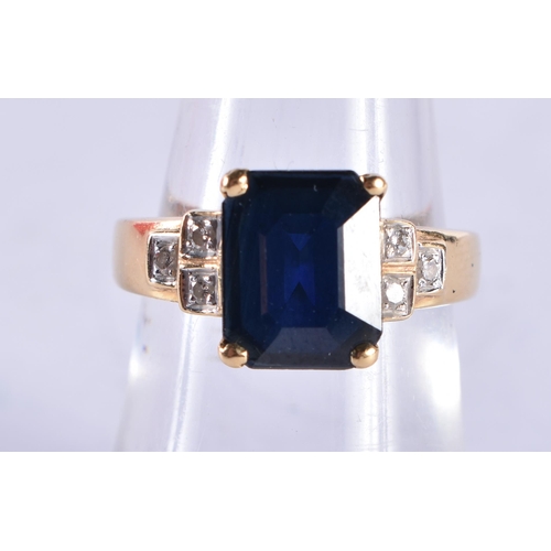 867 - An 18 Ct Gold Ring set with a Blue Sapphire with diamond shoulder.  Size M, weight 4.5g