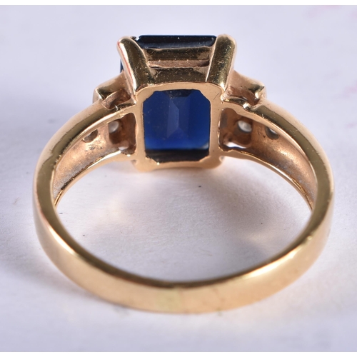 867 - An 18 Ct Gold Ring set with a Blue Sapphire with diamond shoulder.  Size M, weight 4.5g