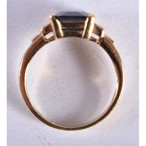 867 - An 18 Ct Gold Ring set with a Blue Sapphire with diamond shoulder.  Size M, weight 4.5g