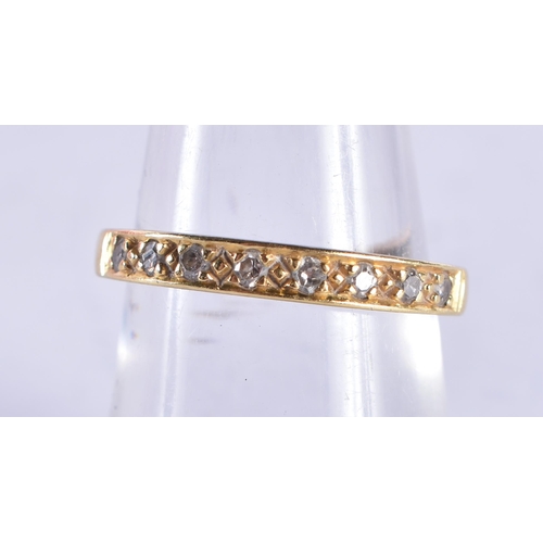 869 - An 18 Ct Gold ring set with Diamonds.  Size N, weight 2.67g