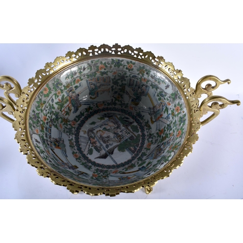 105D - A LARGE 19TH CENTURY CHINESE FAMILLE VERTE TWIN HANDLED PORCELAIN COUNTRY HOUSE BOWL Qing, with Fren... 