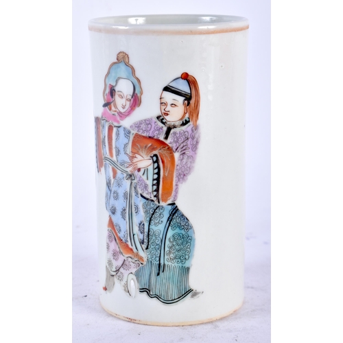 25E - A 19TH CENTURY CHINESE FAMILLE ROSE PORCELAIN BRUSH POT Qing, painted with figures within an interio... 