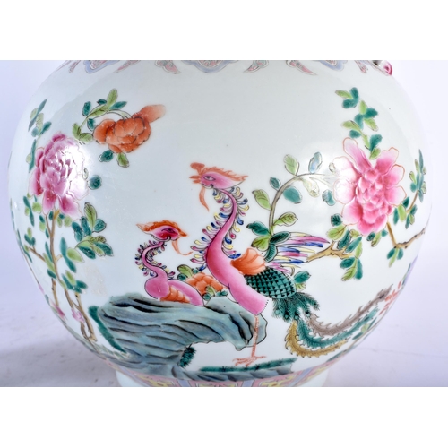 85D - A LARGE EARLY 20TH CENTURY CHINESE FAMILLE ROSE TWIN HANDLED PORCELAIN VASE Late Qing/Republic, pain... 