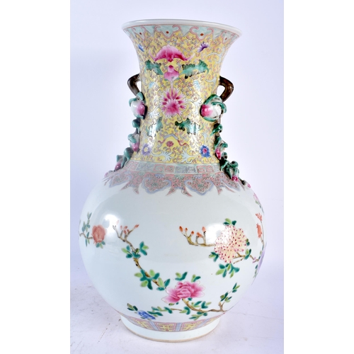 85D - A LARGE EARLY 20TH CENTURY CHINESE FAMILLE ROSE TWIN HANDLED PORCELAIN VASE Late Qing/Republic, pain... 