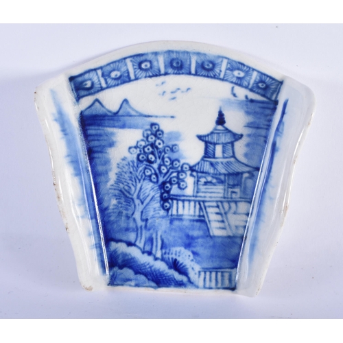 121 - AN 18TH CENTURY DERBY BLUE AND WHITE PORCELAIN ASPARAGUS SERVER. 8 cm x 8 cm.