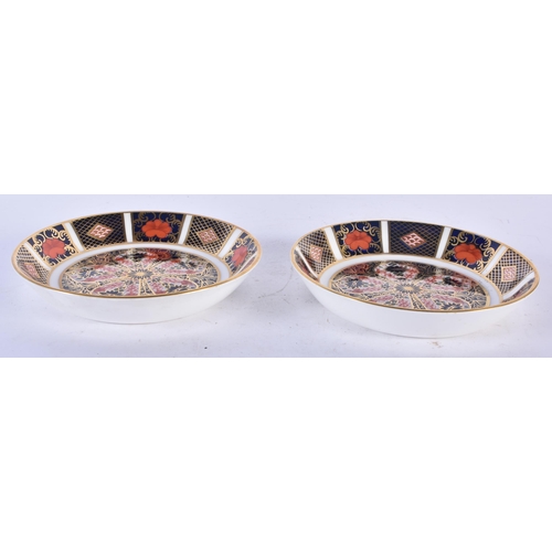 129 - A PAIR OF ROYAL CROWN DERBY 1128 IMARI DISHES. 10 cm diameter.