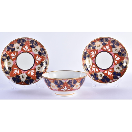 171 - Flight Barr and Barr imari pattern bowl and two saucer dishes.  largest 20 cm (3)