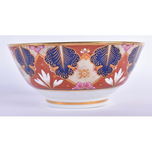 171 - Flight Barr and Barr imari pattern bowl and two saucer dishes.  largest 20 cm (3)