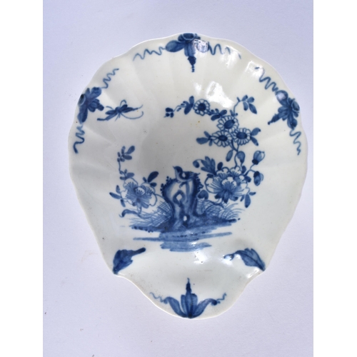 186 - Worcester shell pickle dish of moulded scallop shell shape, painted in blue with 'The Two Peony Rock... 