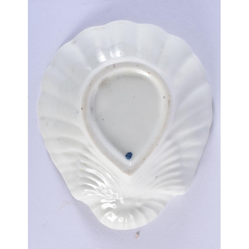 186 - Worcester shell pickle dish of moulded scallop shell shape, painted in blue with 'The Two Peony Rock... 