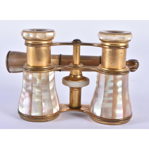 262 - A PAIR OF MOTHER OF PEARL OPERA GLASSES. 21 cm x 7 cm.