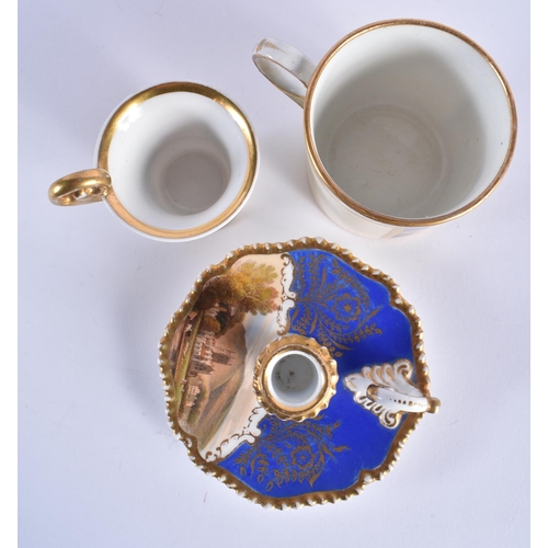 26 - AN EARLY 19TH CENTURY CHAMBERLAINS WORCESTER CHAMBERSTICK together with two similar cups. Largest 7 ... 