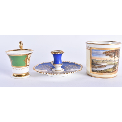 26 - AN EARLY 19TH CENTURY CHAMBERLAINS WORCESTER CHAMBERSTICK together with two similar cups. Largest 7 ... 