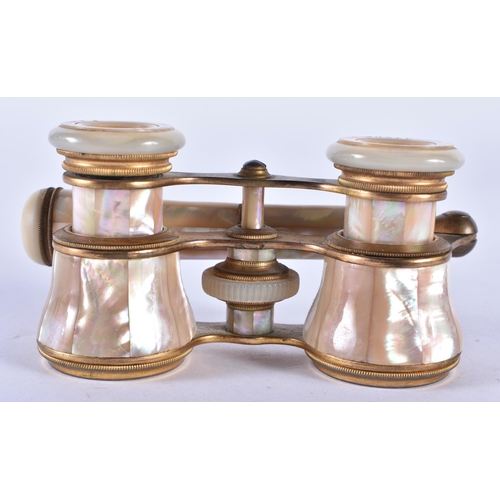 280 - A PAIR OF MOTHER OF PEARL OPERA GLASSES. 21 cm x 7 cm.