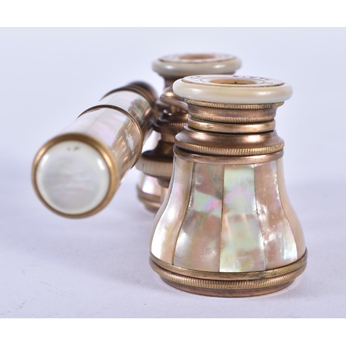 281 - A PAIR OF MOTHER OF PEARL OPERA GLASSES. 21 cm x 7 cm.