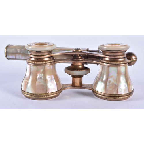 281 - A PAIR OF MOTHER OF PEARL OPERA GLASSES. 21 cm x 7 cm.