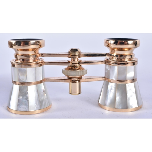 287 - A PAIR OF MOTHER OF PEARL OPERA GLASSES. 8 cm x 6 cm.