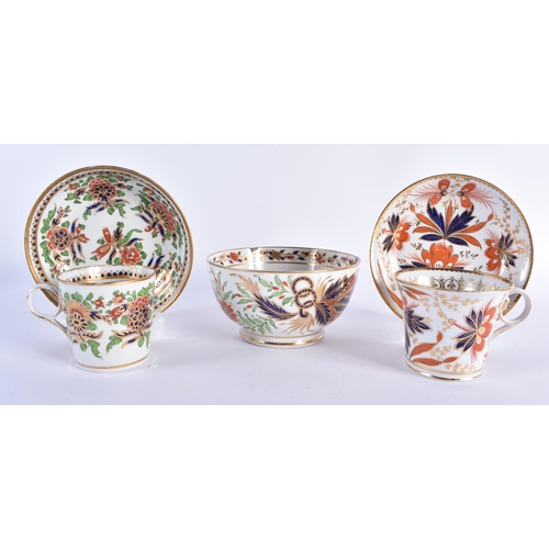 36 - ASSORTED EARLY 19TH CENTURY CHAMBERLAINS WORCESTER IMARI WARES. Largest 13 cm wide. (5)